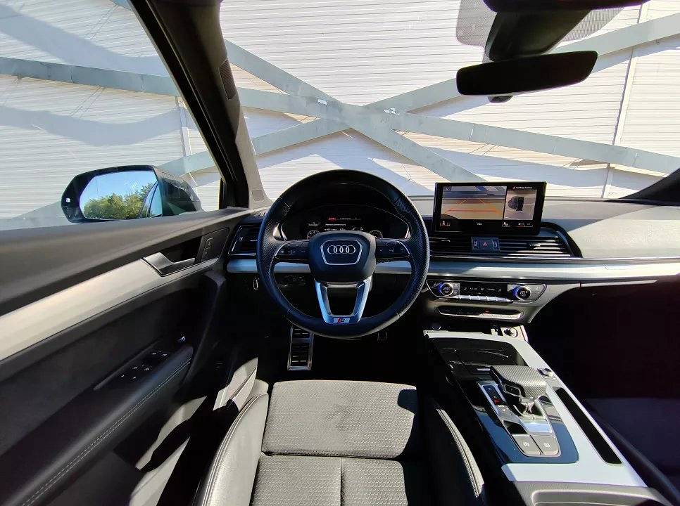 interior-q5.jpg